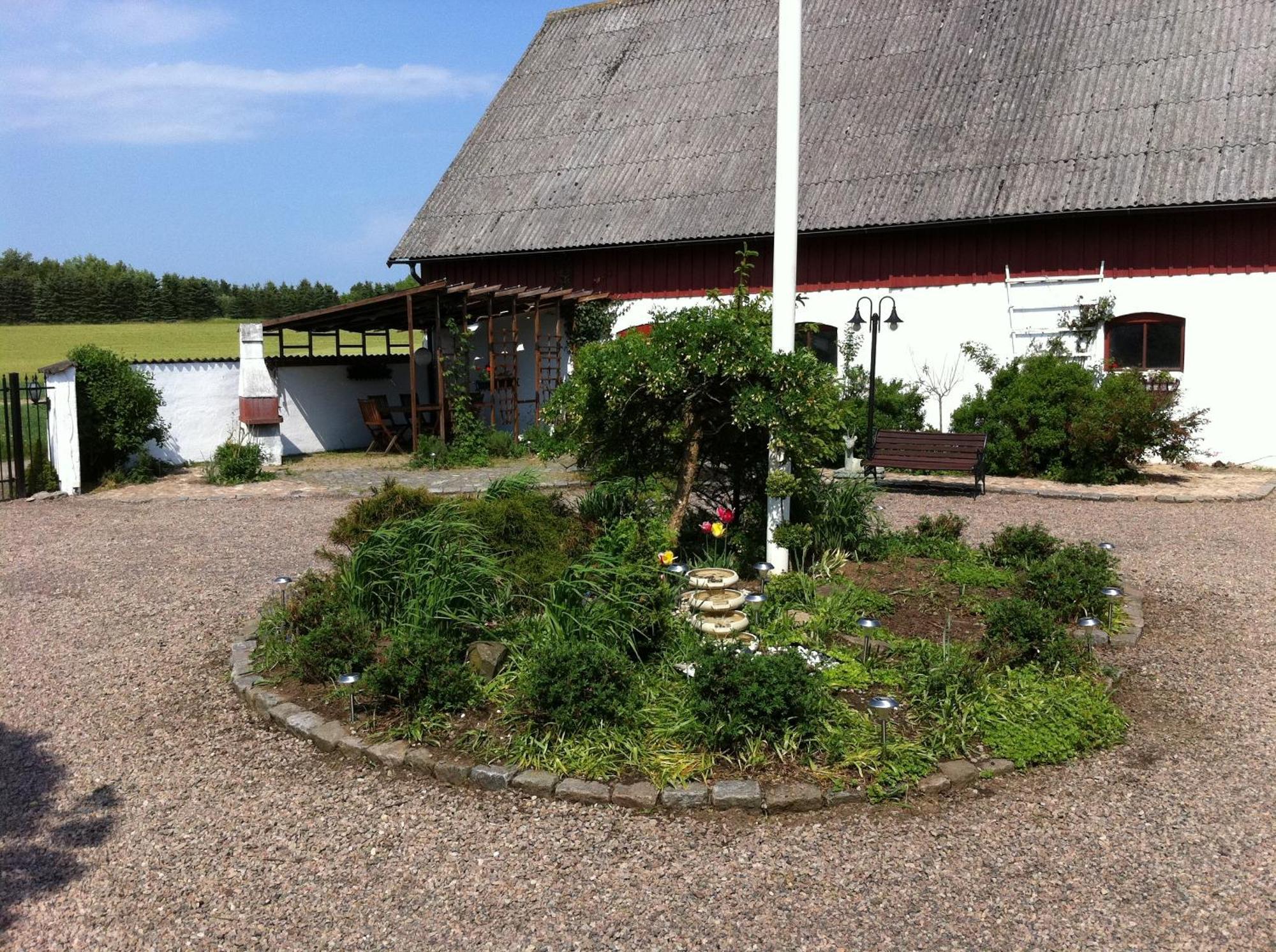 Mattisgarden Bed & Breakfast Östra Ljungby Exterior foto